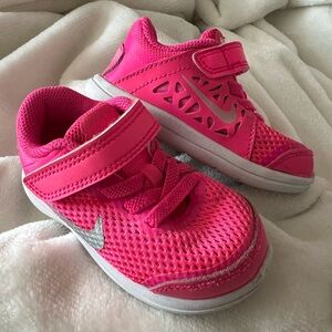 Nike Baby Girl Hot Pink Flex RN Athletic Sneakers
834285-600